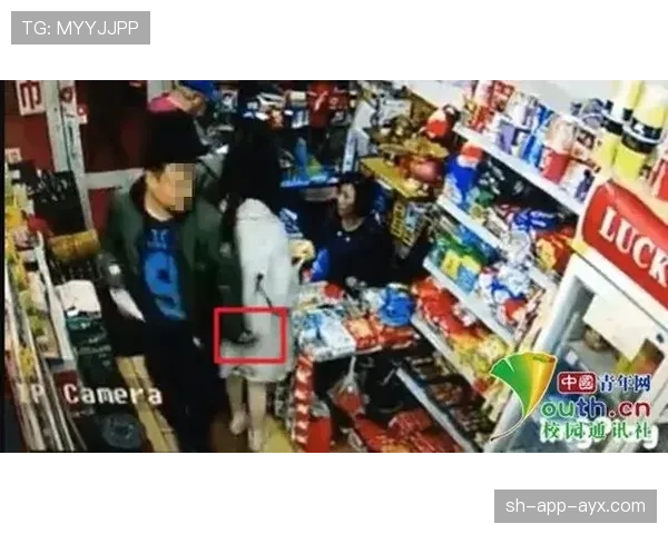 菲利克斯逛超市被拍，拎着两瓶水结账花了四位数？